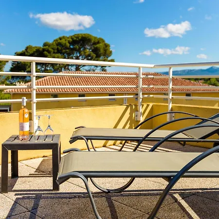 Apartment Sea View For 4 In